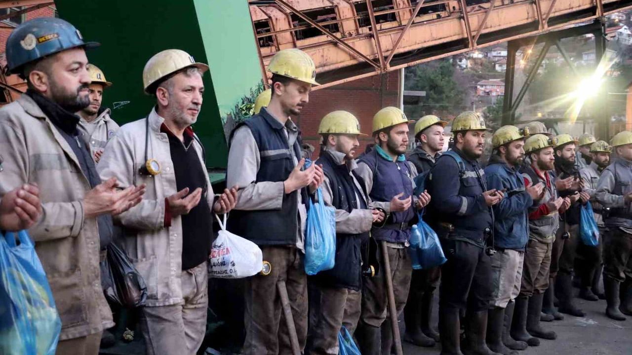 Kozlu'da 8 Maden Şehidi Dualarla Anıldı — TTK Kozlu Anma Töreni