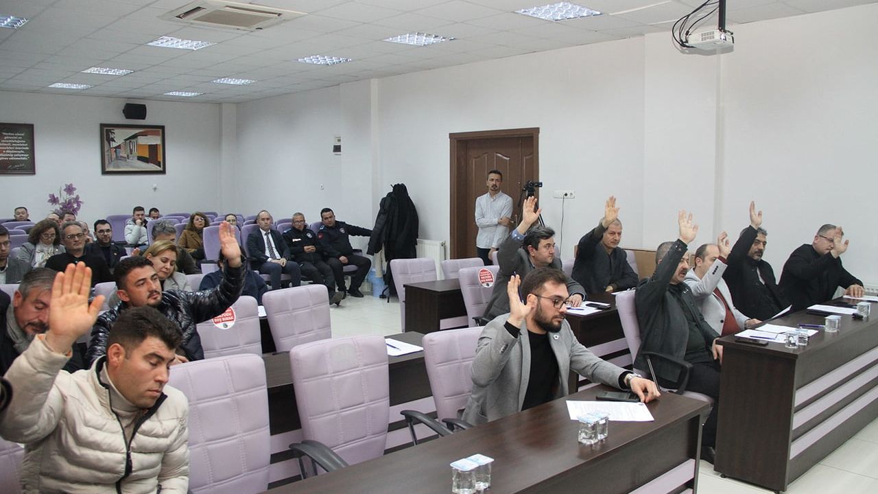 Kula Belediyesi 2026 İlk Meclisinde 'Ret' Oyları Kararları Engelledi