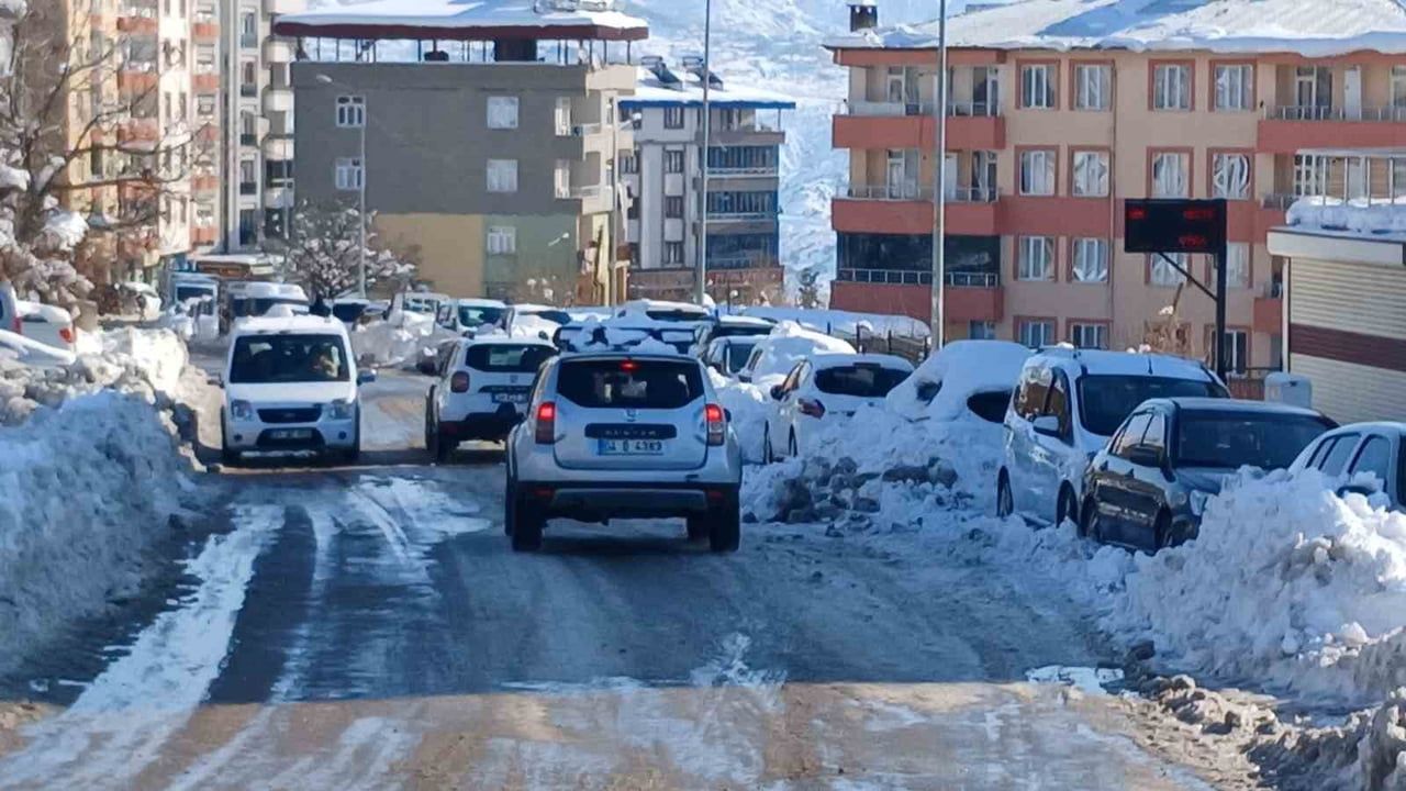 Kulp’ta Dondurucu Soğuk: Hava Eksi 15 Dereceye Düştü, Ulaşım Felç