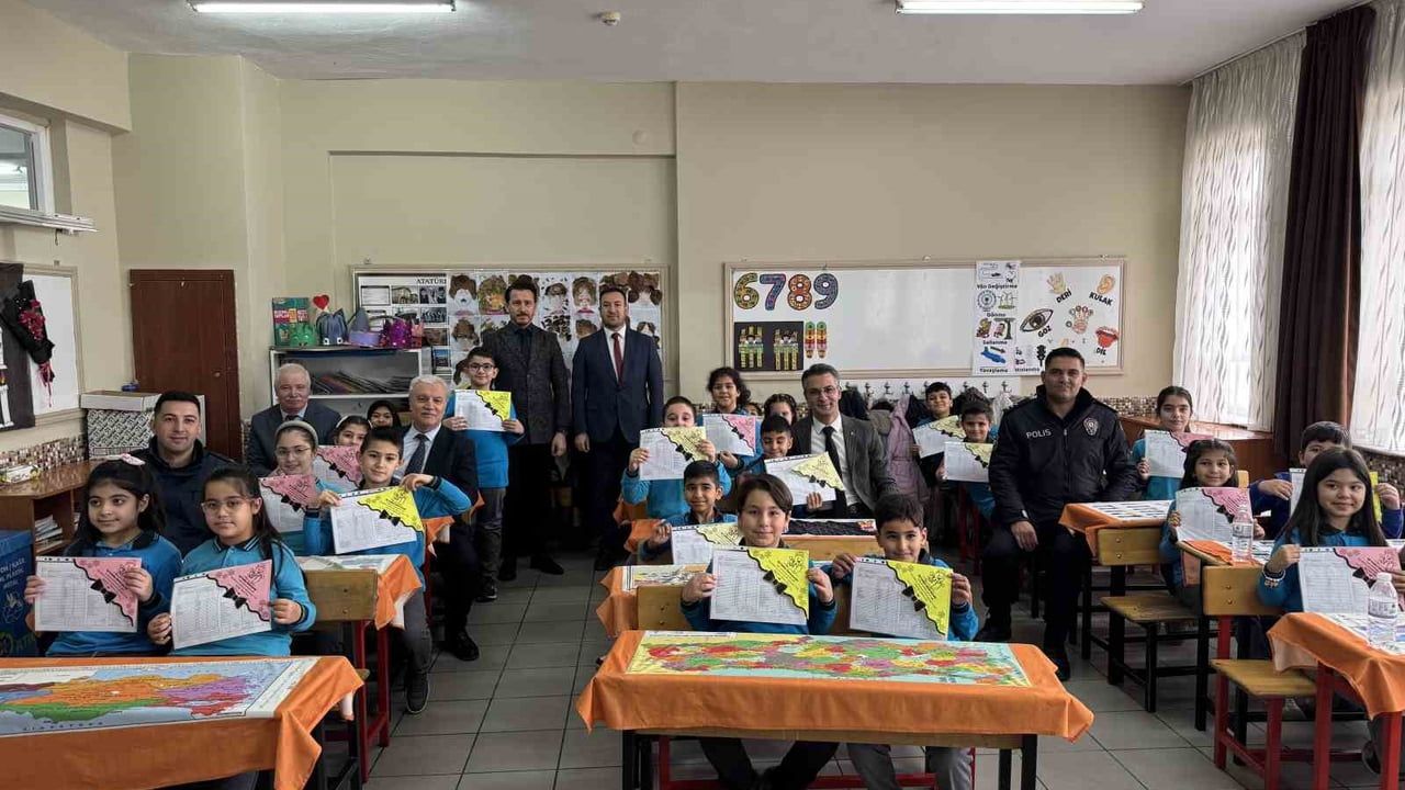 Kulu'da 7 bin 600 Öğrenci Karnelerini Alıp Yarıyıl Tatiline Başladı