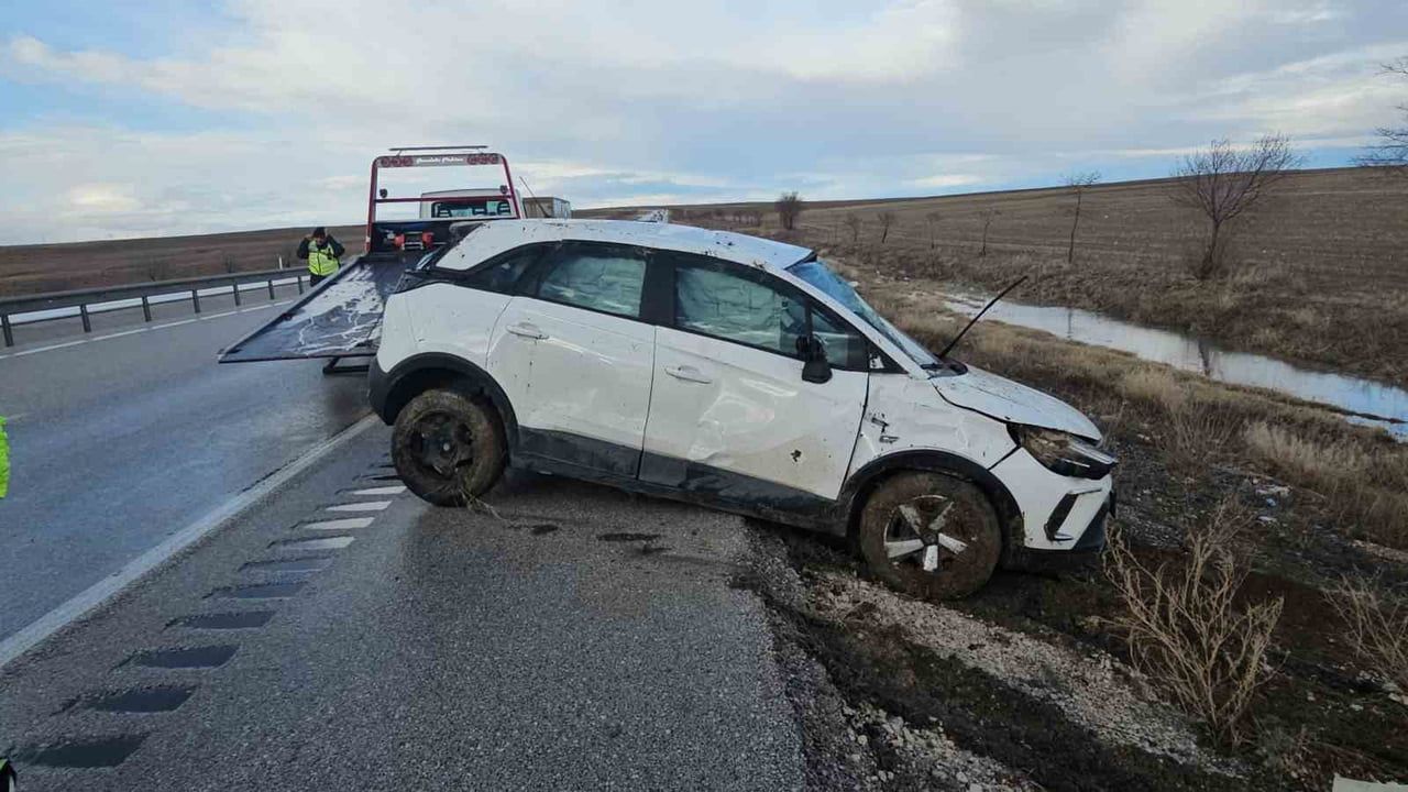 Kulu'da aniden bastıran dolu ve fırtına: 2 yaralı
