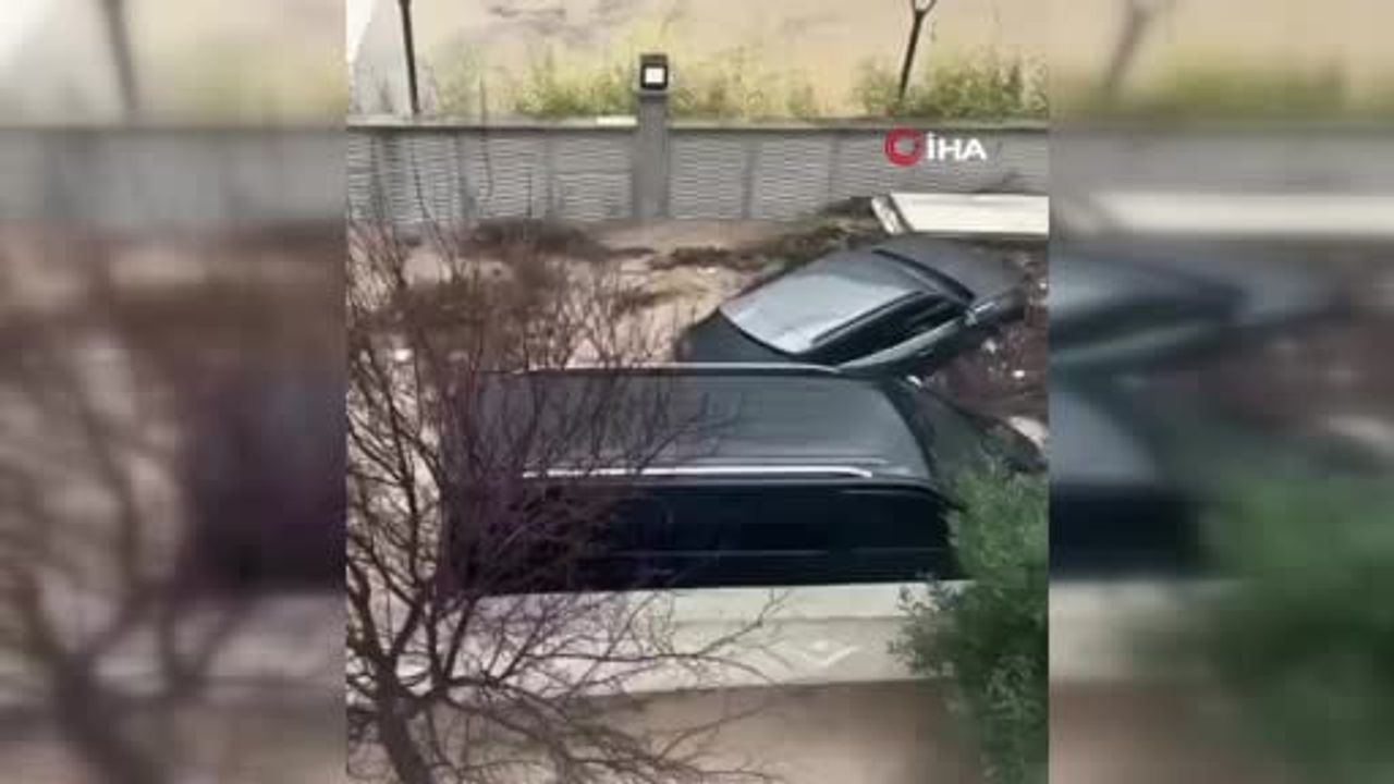 Kuşadası 30 Dakikada Sele Teslim: Araçlar Sulara Kapıldı