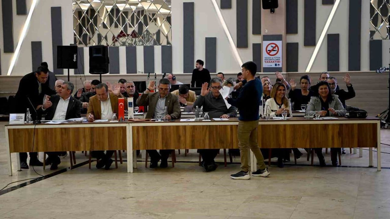 Kuşadası Meclisi 2026 İlk Toplantısı: 'Tatil Yok' Kararı ve Sağlık Ocağı Tahsisi