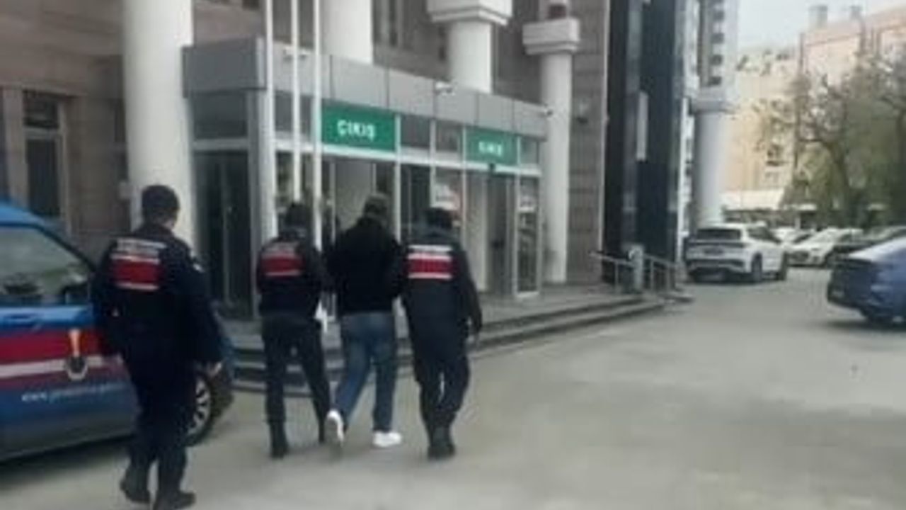 Kuşadası'nda 550 Bin TL'lik Altın Bilezik Hırsızı Yakalandı