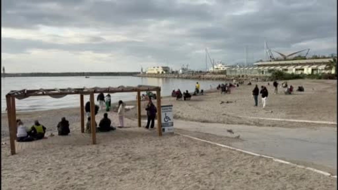 Kuşadası'nda Fırtına Sonrası Bahar: Sahiller Güneşle Şenlendi