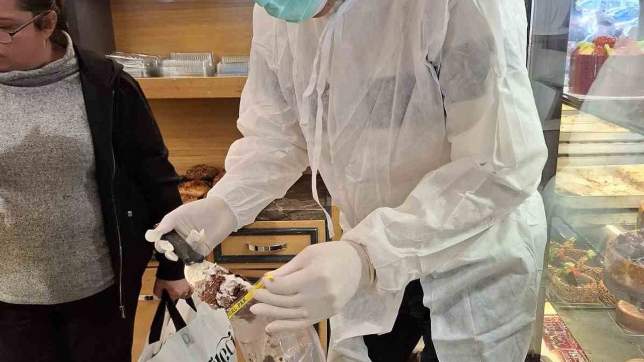 Kuşadası'nda Yaş Pasta Denetimi: Numuneler Türk Gıda Kodeksi'ne Gönderildi