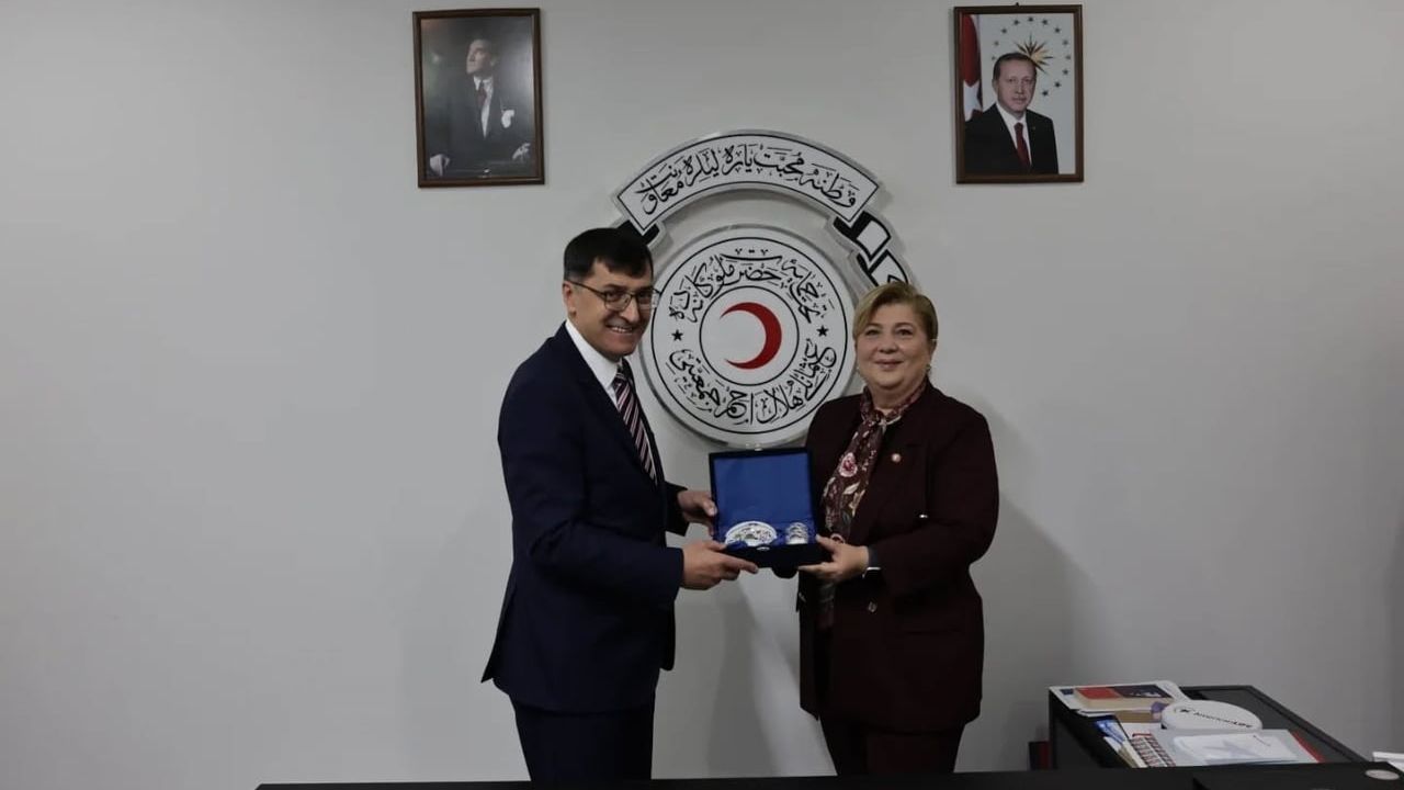 Kütahya Belediye Başkanı Kahveci'den Türk Kızılay İl Merkezi'ne Ziyaret