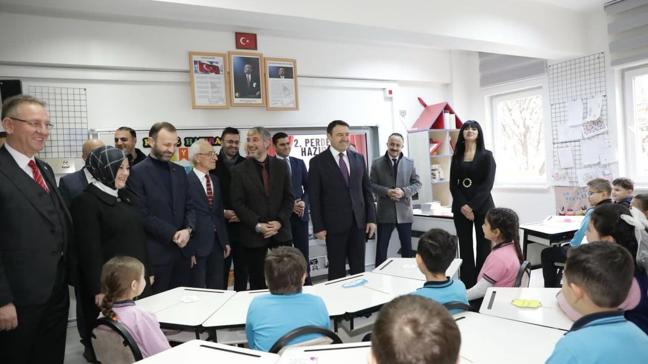 Kütahya'da 90 bin 373 Öğrencinin Karne Heyecanı