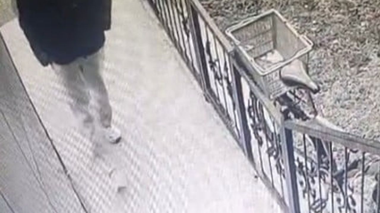 Kütahya'da Gündüz Bisiklet Hırsızlığı Apartman Kamerasında
