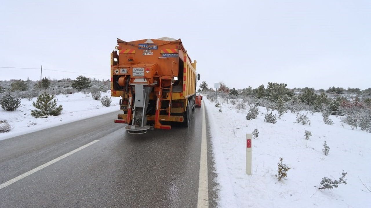 Kütahya'da Karla Mücadele 24 Saat Devam Ediyor