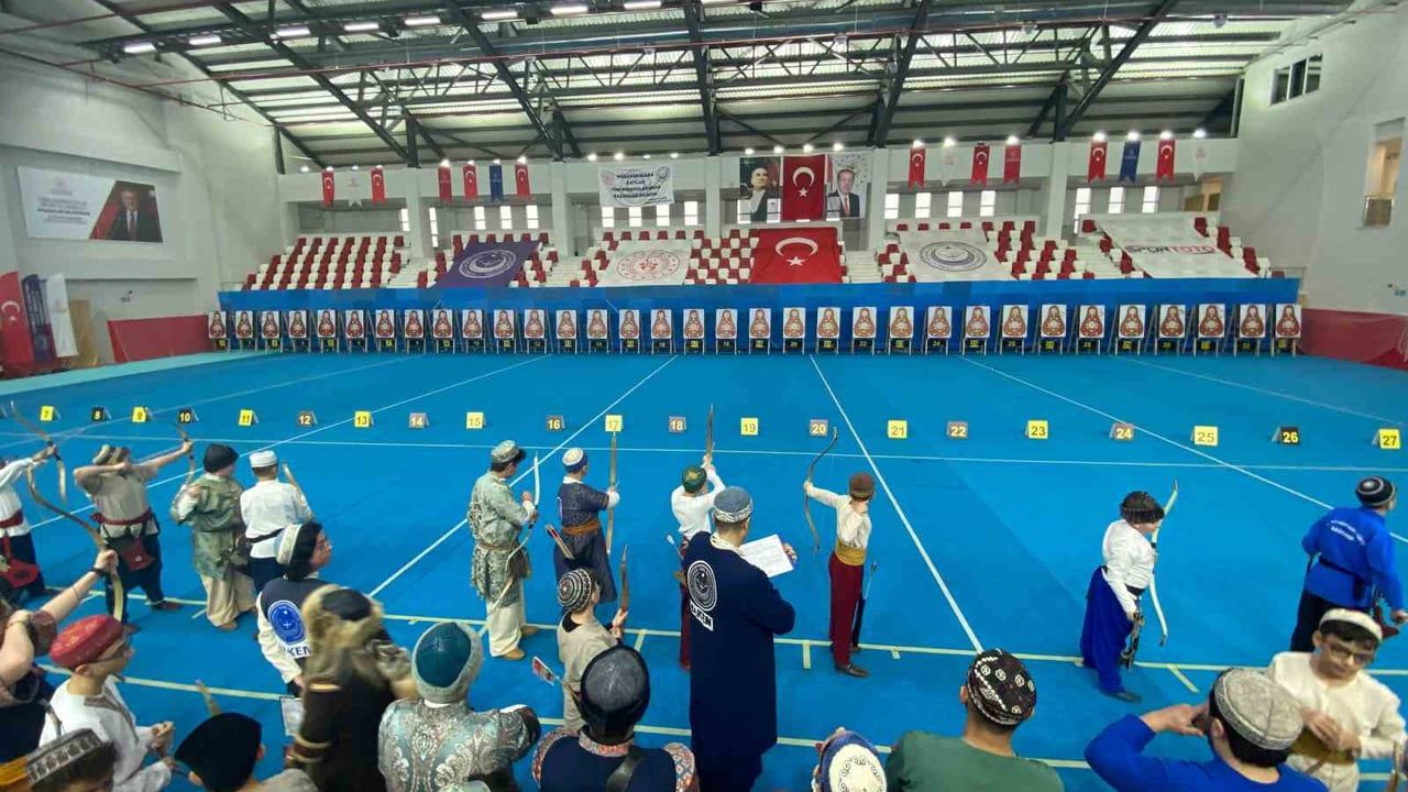 Kütahya'da Minik ve Yıldız Okçular Türkiye Şampiyonası Başladı