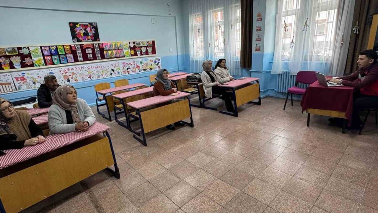 Kütahya'da Okul Personeline Hijyen Eğitimi: Gıda Güvenliğinde Yeni Adım