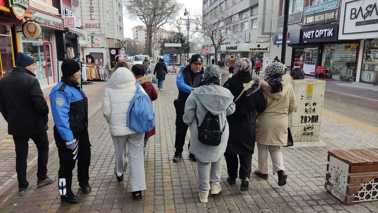 Kütahya'da Semt Pazarlarında Dolandırıcılık Bilgilendirmesi