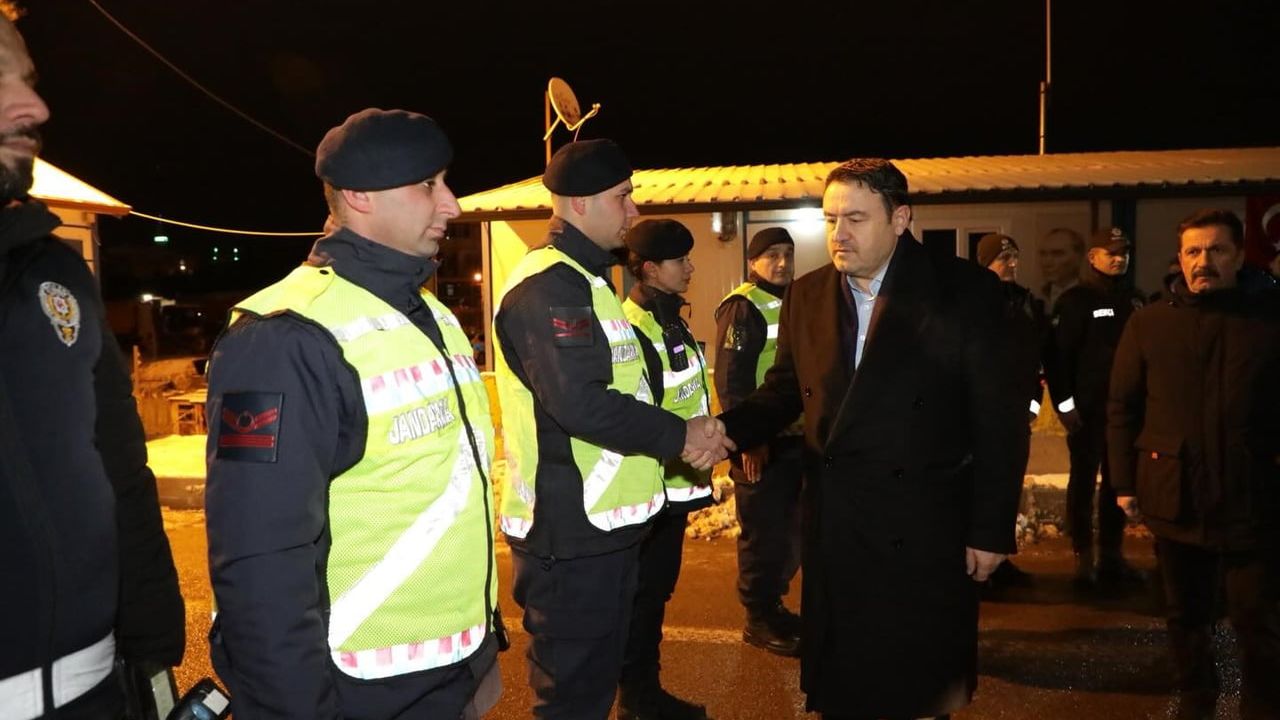 Kütahya'da Yılbaşı Denetimi: Vali Musa Işın Görev Başındaki Personele Ziyarette