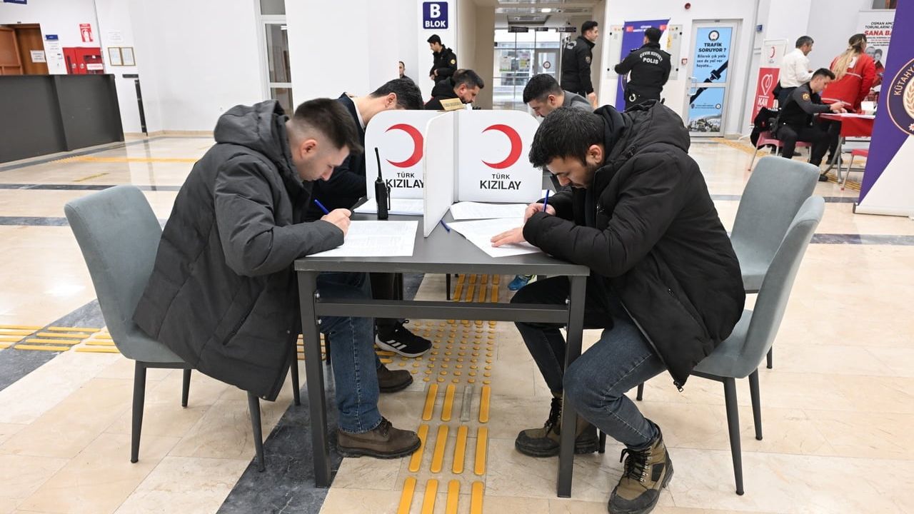 Kütahya Emniyeti'nden Kızılay'a Destek: Personel Kan Bağışı