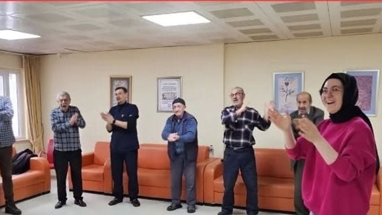 Kütahya Huzurevi'nde Kahkaha Yogası: 7’nci Seans Yaşlılarda İyi Oluşa Destek