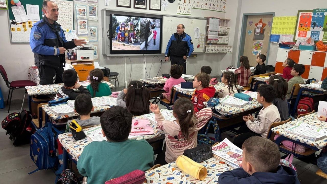 Kütahya İl Emniyet Müdürlüğü'nden öğrencilere bilgilendirme eğitimi