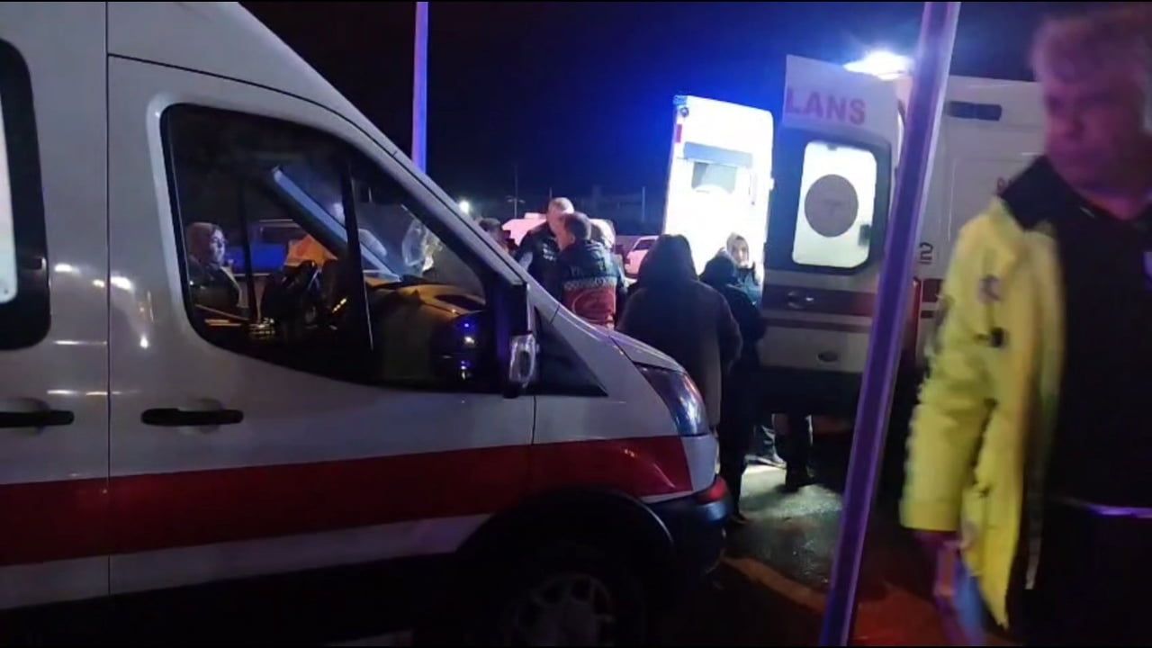 Kütahya Tavşanlı'da Ambulans ile Otomobil Çarpıştı: 1 Yaralı