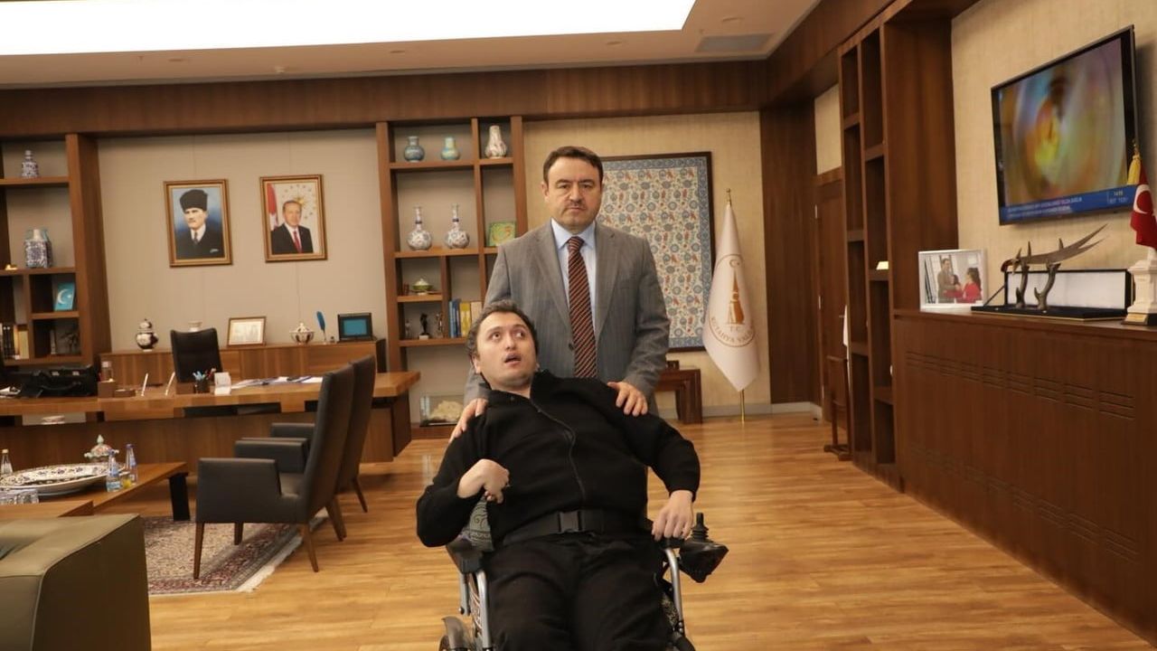 Kütahya Valisi Musa Işın, Engelli Vatandaşı Makamında Kabul Etti