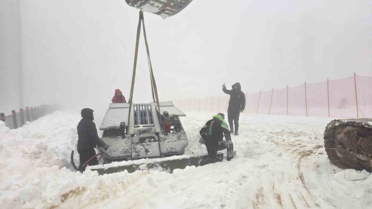 Kuzuyayla Kızak Pisti’ne Kapalı Yürüyen Bant — Saatte Bin Kişi Kapasite