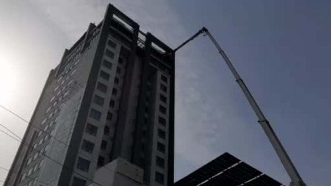 Lahor Gulberg Otel Yangını: 3 Ölü, 8 Yaralı