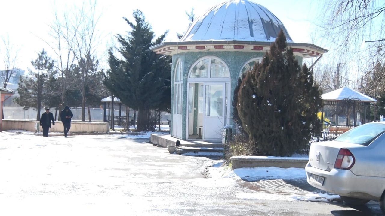 Lalahan'da Uzun Süreli Su Kesintisi: Mamaklılar Yetkililerden Çözüm Bekliyor