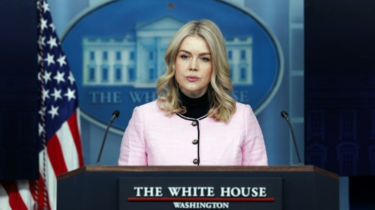 Leavitt: El Konulan Rus Tankeri 'Vatansız' Sayıldı — Sahte Bayrak İddiası