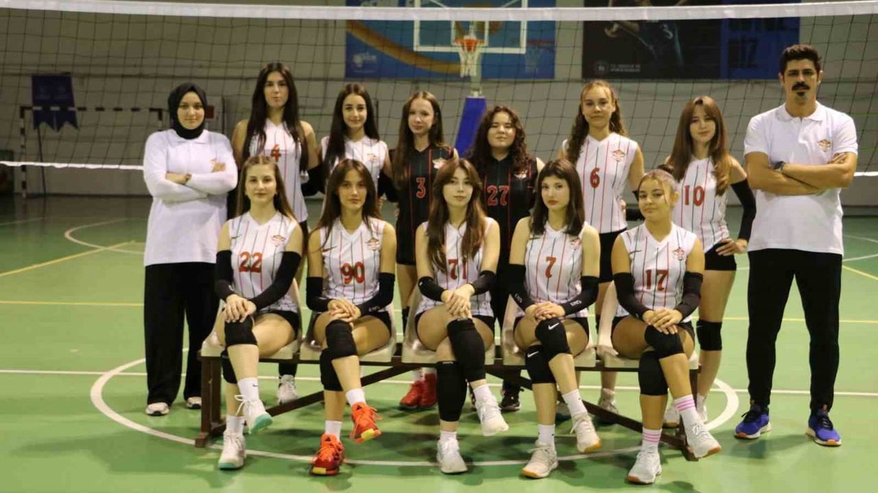 Lefke Akademi Kadın Voleybol Takımı Bölgesel Lig'de — Hedef 2. Lig