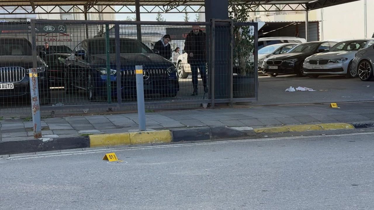 Lefkoşa'da Uluhan Oto Galeri'ye silahlı saldırı: 2 yaralı