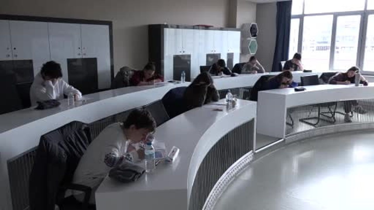 LGS ve YKS Bursluluk Sınavlarında Öğrenci ve Veli Heyecanı