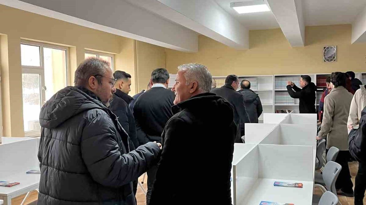 Lice'de Kütüphane Kuruldu: İstanbul Yeni Yüzyıl Üniversitesi'nin 'Geleceğe Umut Ekenler' Projesi