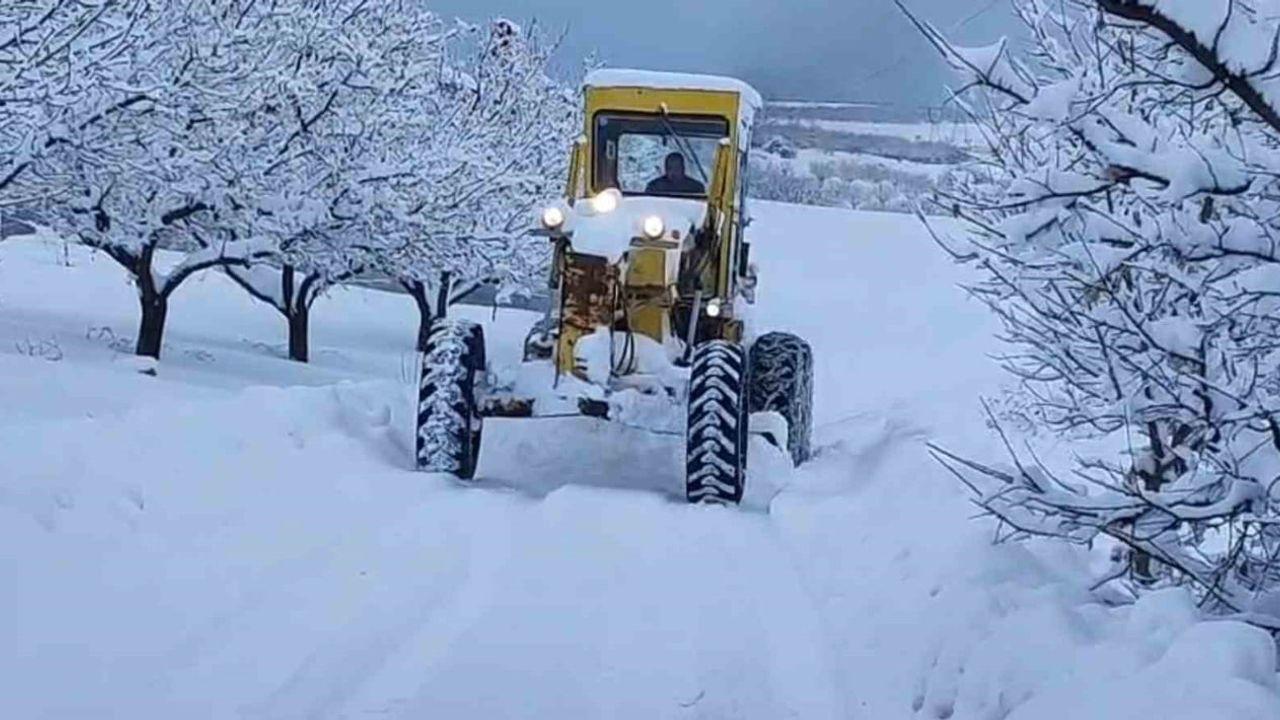 Malatya Büyükşehir 7/24 kar mesaisiyle vatandaşları mağdur etmiyor