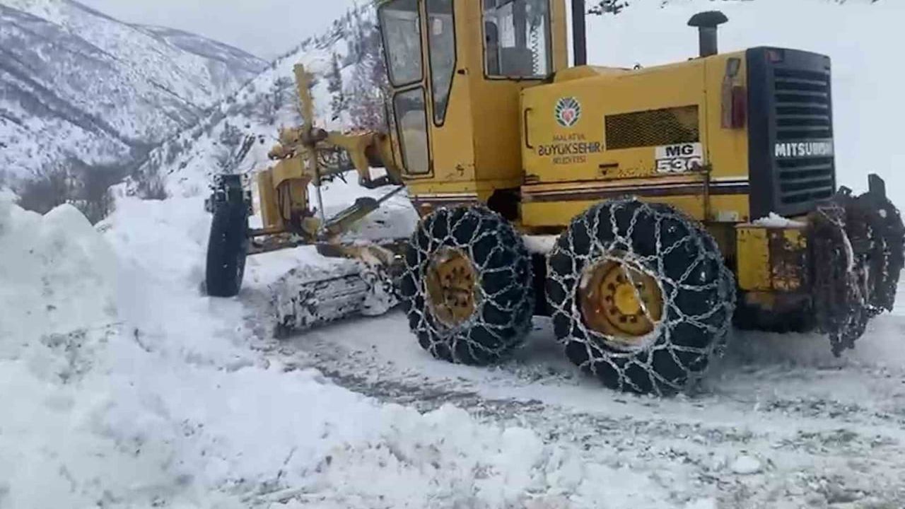Malatya'da 176 Mahalleye Ulaşıma Açıldı: 4.071 km Yol