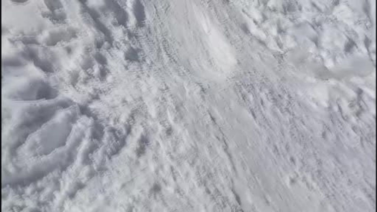 Malatya’da Çocukların Kar Neşesi: Tepsi ve Bidonlarla Kaydılar