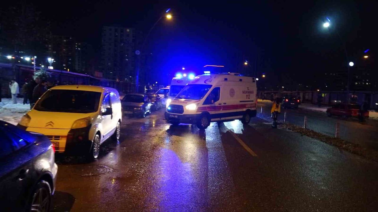 Malatya'da Husumetli Aileler Arasında Bıçaklı Kavga: 2'si Ağır 3 Yaralı