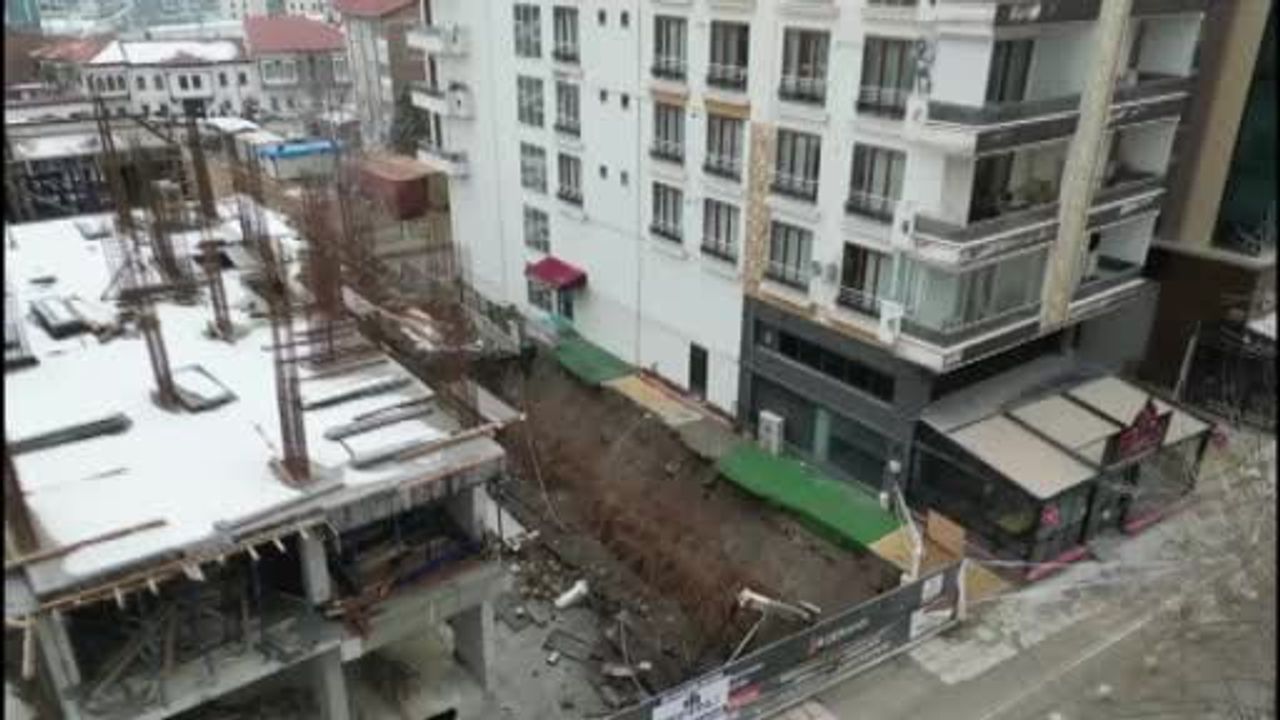 Malatya'da İstinat Duvarı Çöktü: 6 Katlı Bina Tahliye Edildi, Havadan Görüntülendi