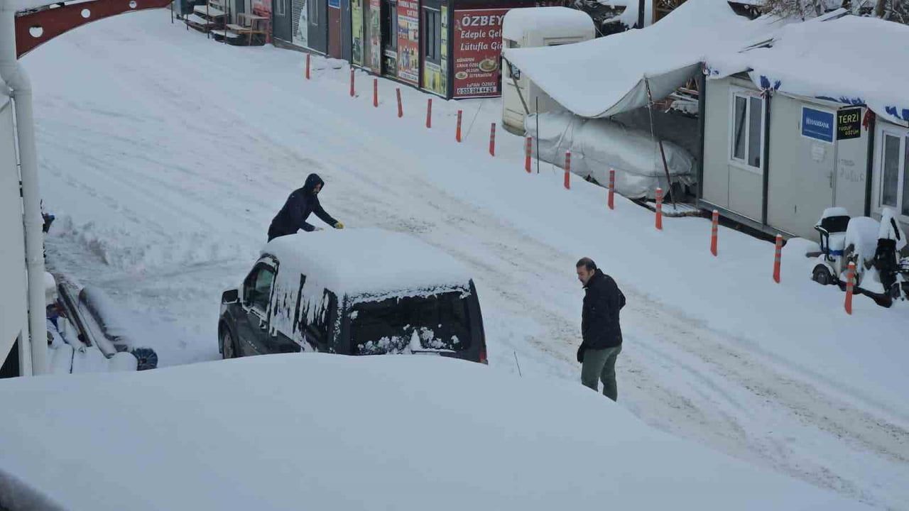 Malatya'da Kar: Kırsalda 30 cm, Yükseklerde Yarım Metre