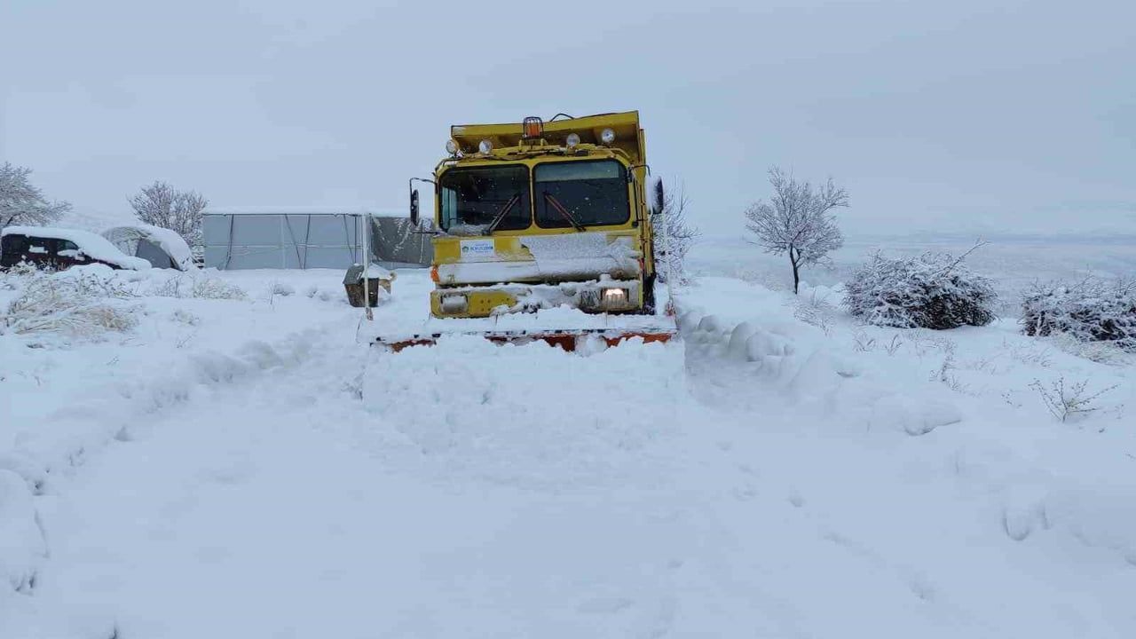Malatya’da Kar Yağışı: 136 Kırsal Mahalle Yolu, 3 bin 146 km Kapalı