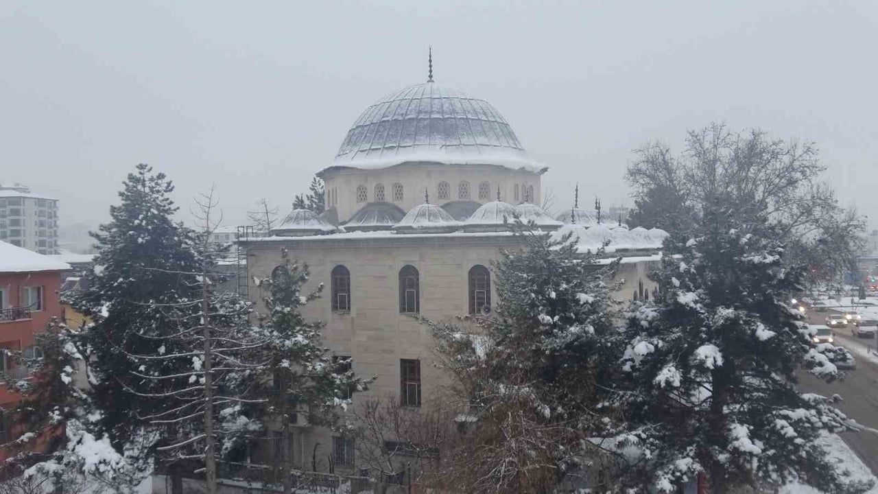 Malatya'da Kar Yağışı Etkili: Ulaşım Kontrol Altında