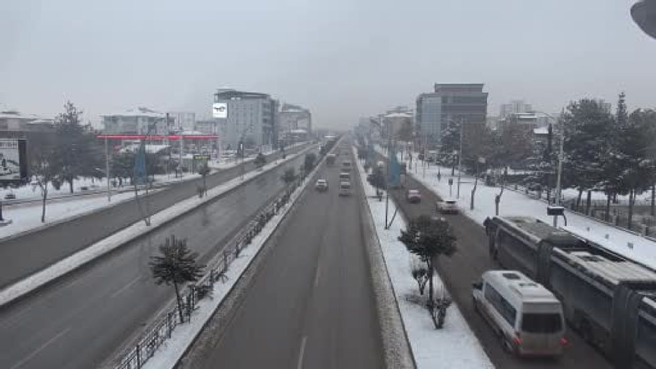 Malatya'da Kar Yağışı Ulaşımı Etkiledi