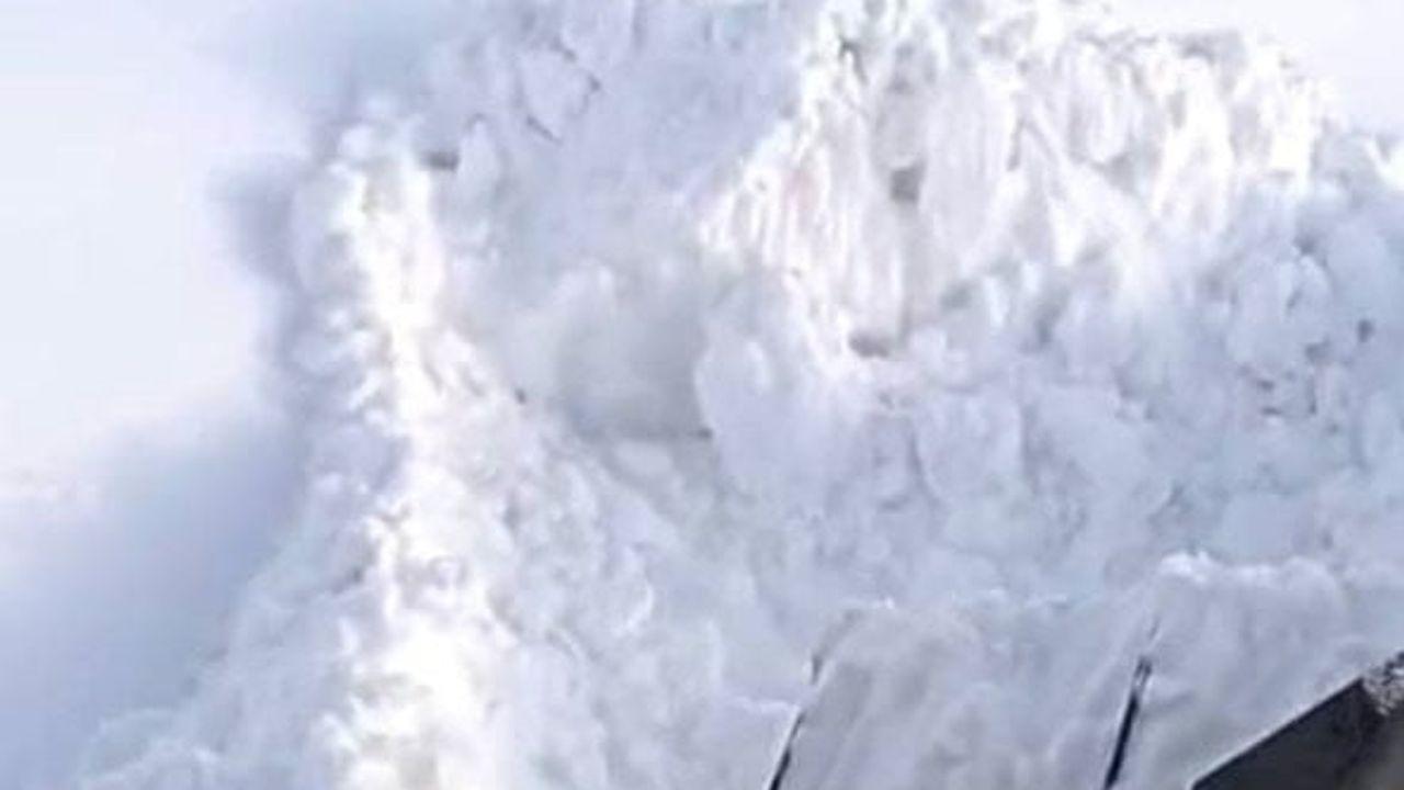 Malatya'da Karla Mücadele Kameralara Yansıdı: Kırsalda Yer Yer 1 Buçuk Metre