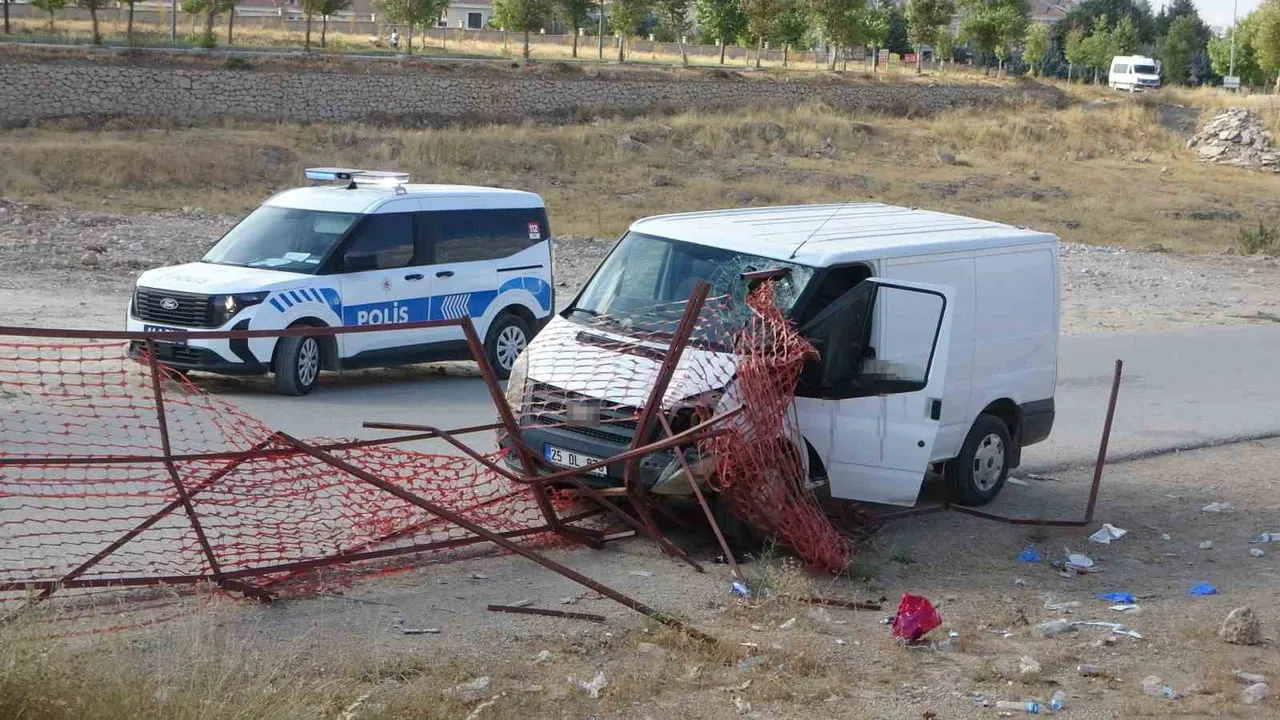 Malatya'da Kaza: Demir Korkuluk Kafasına Saplanan Sürücü Hayatını Kaybetti