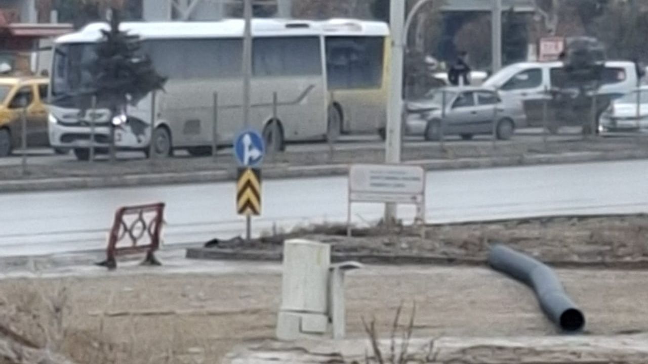 Malatya'da Otobüs ile Otomobil Çarpıştı: 2 Yaralı
