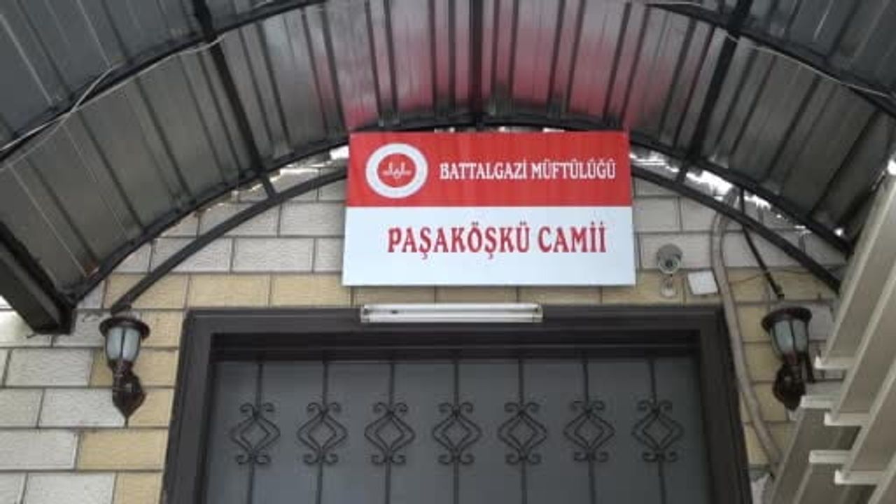 Malatya'da Paşaköşkü Camisi'nin Hasarlı Minare Onarımı Başladı