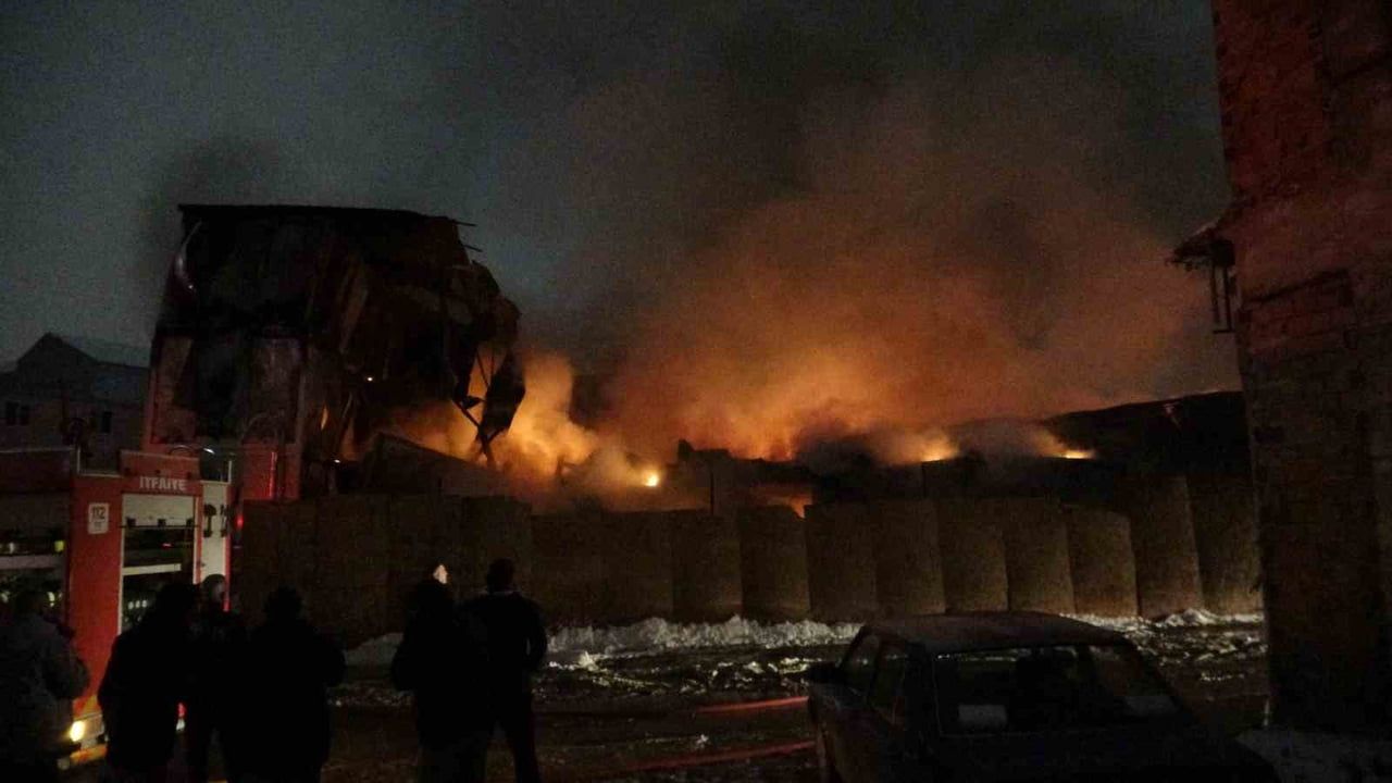 Malatya’da Şantiyede Yatakhanede Yangın: Gündüz Hasar Görüntülendi