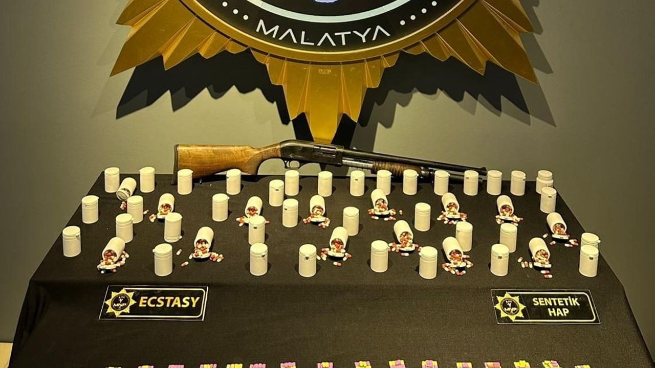 Malatya'da 'Torbacı' Operasyonu: 3 Tutuklama, Binlerce Uyuşturucu Ele Geçirildi