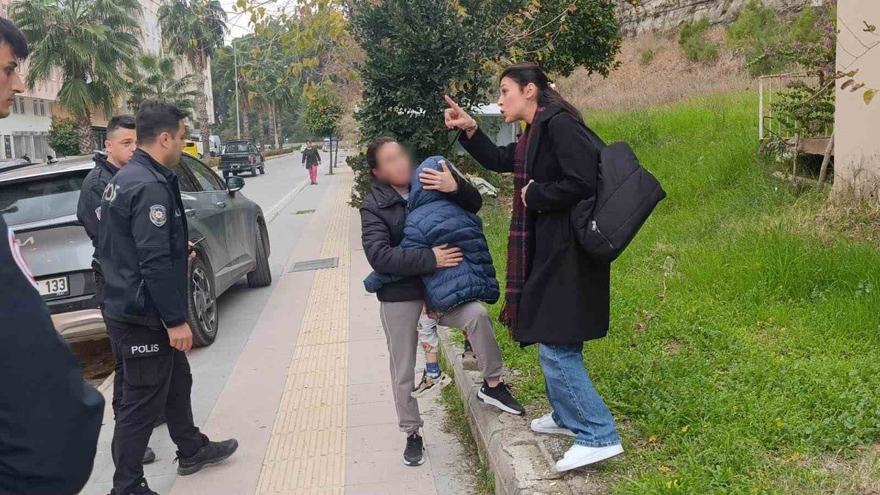 Manavgat'ta Anne Evde Küçük Çocuğu Tek Başına Bıraktı — Komşu İhbarıyla İtfaiye Müdahalesi