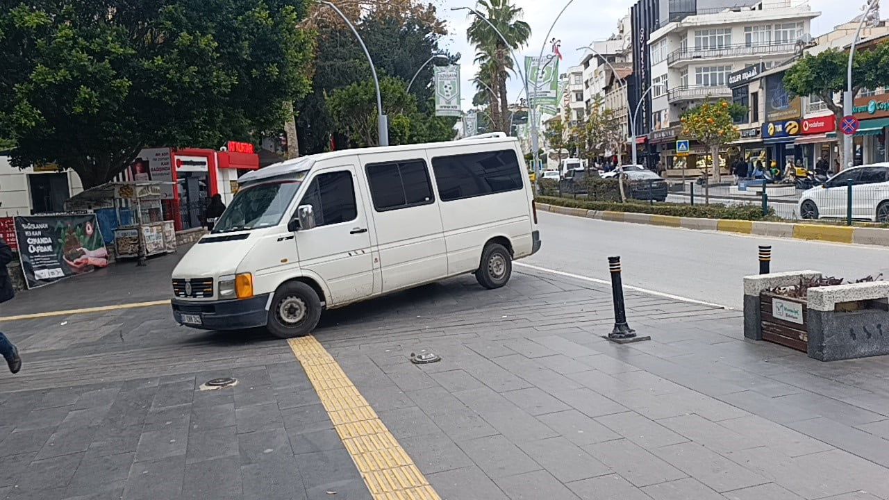 Manavgat'ta Gözcü Yüz Tanıma Sistemi 10 Yıl Hapisli Firariyi Araçta Yakaladı