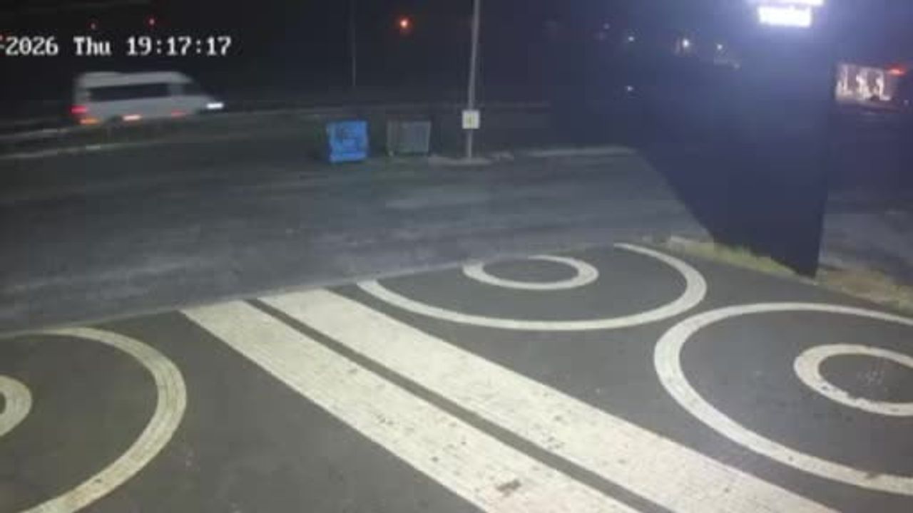 Manavgat’ta Hortum Dehşeti: Konteynerler Savruldu, Araç Zorlandı