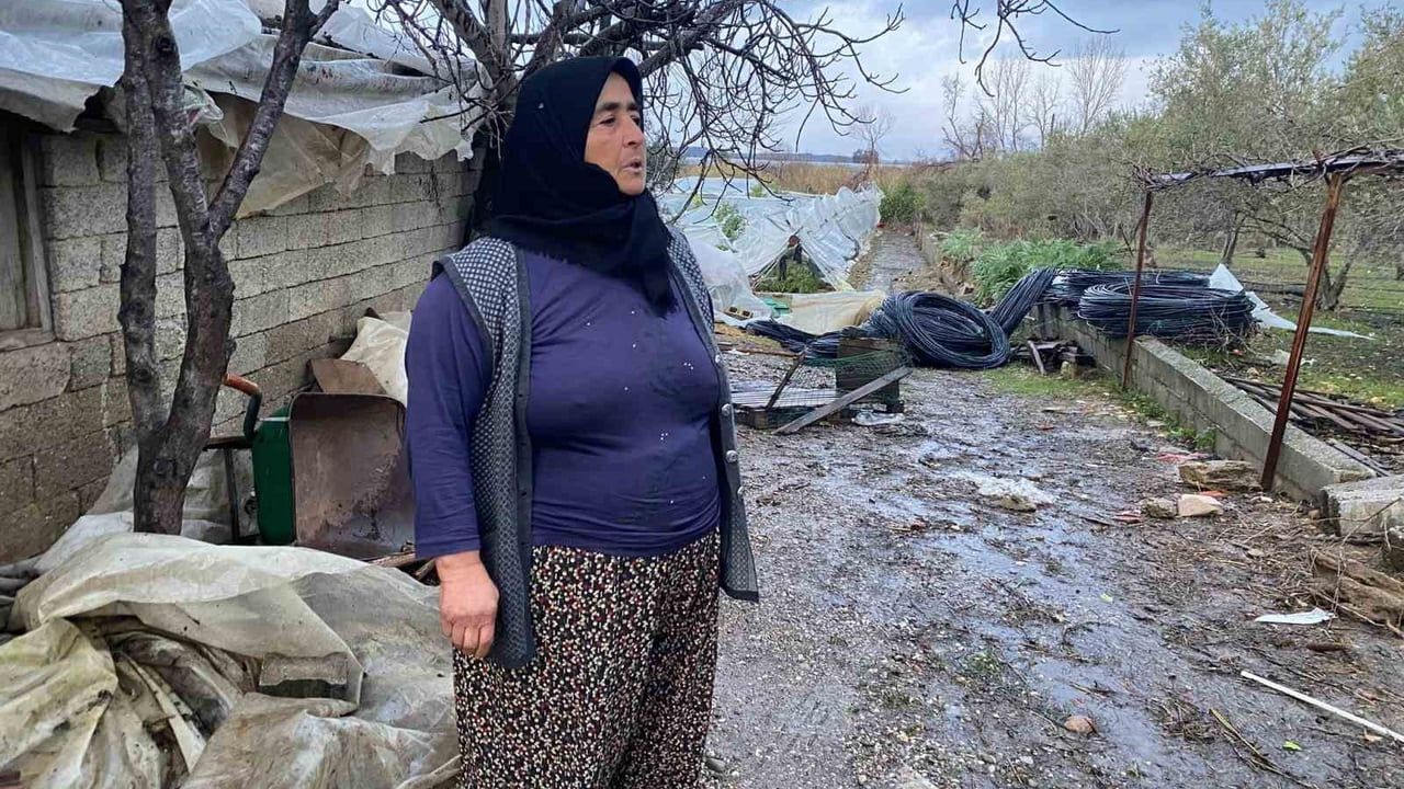 Manavgat'ta Hortum: Minare Yıkıldı, Seralar Yerle Bir Oldu